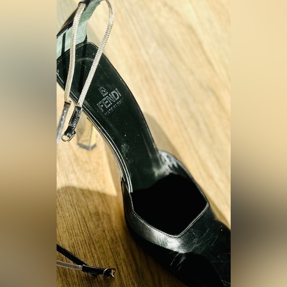 Vintage FENDI leather and chain heels - Size 7.5 - Picture 3 of 4